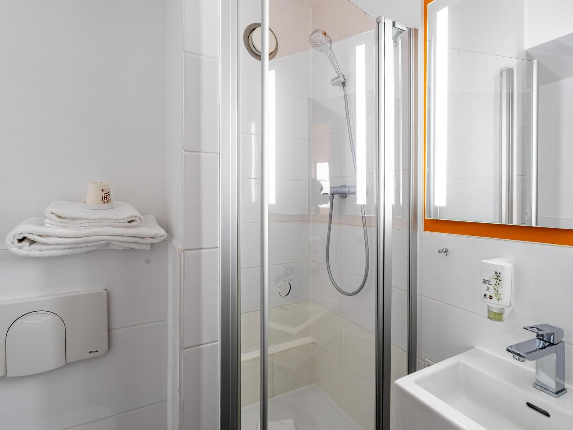B&B Hotel Hannover-Nord Екстер'єр фото